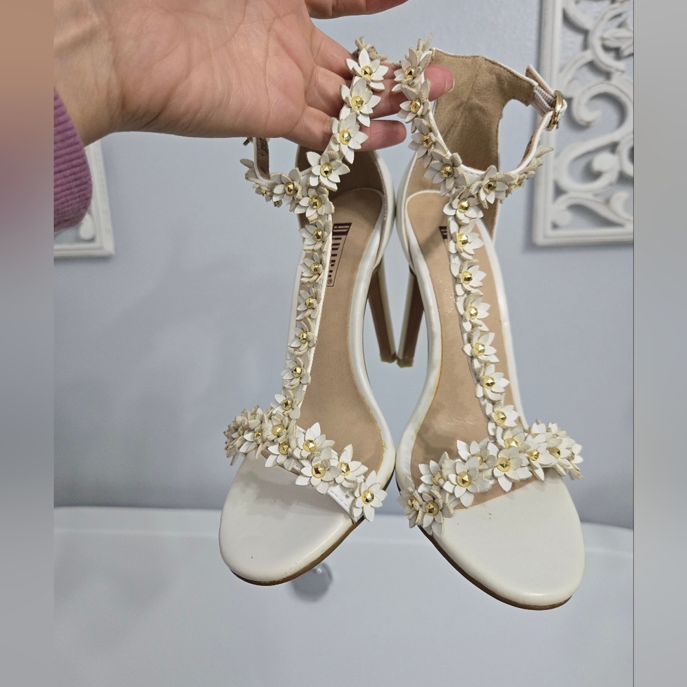 Idifu Flower Studded High Heels - Picture 16 of 17